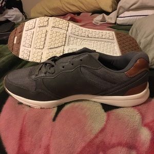 Levi’s men’s causal sneakers